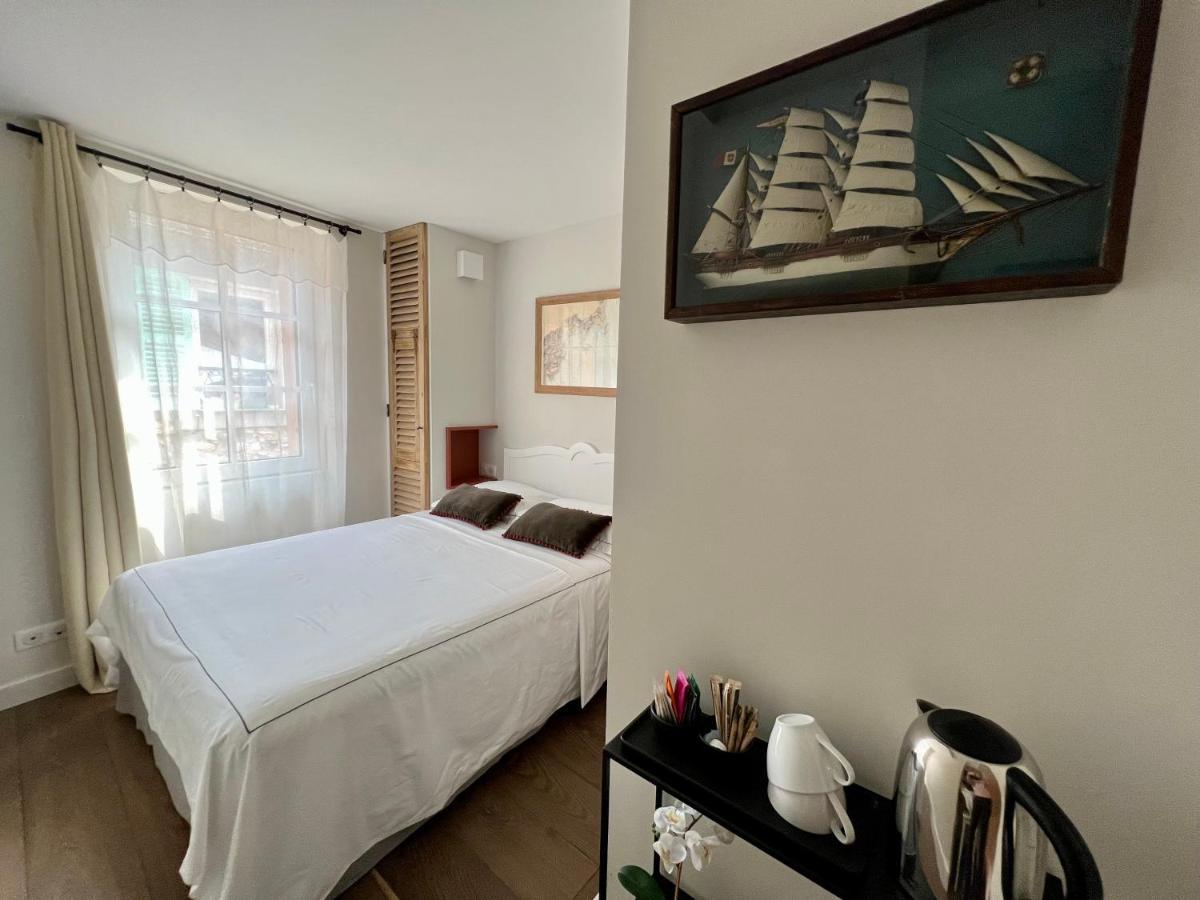 Bed and Breakfast Les Petits Volets 2 Антиб Экстерьер фото